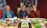 V.l.n.r. Ingrid Ahlrichs, Jan Overweg en Wytze Bijleveld ondertekenden de overeenkomst. Foto: Irene van Valen.